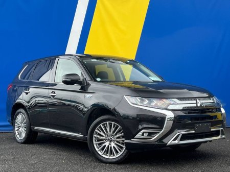 2020 Mitsubishi Outlander 4WD 2.4 PLUG-IN HYBRID AUTO // HEATED SEATS // HEATED STEERING WHEEL // ADAPTIVE CRUISE CONTROL