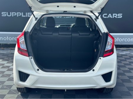 2014 Honda Fit Auto hybrid €9,250