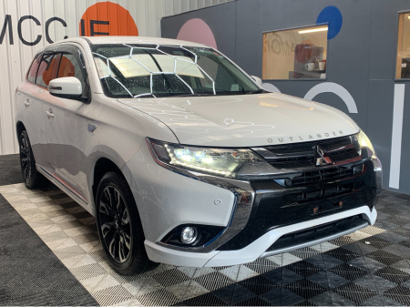 2017 Mitsubishi Outlander G LIMITED EDITION / 111k KMs / Heated & Electric Seats / Reverse Camera €19,950