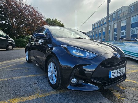 2022 Toyota Yaris HYBRID LUNA AUTO 4DR