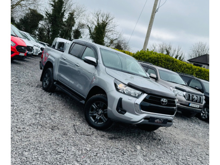 2023 Toyota Hilux 2.4 SR5 DOUBLE CAB 4DR *NO VAT* €44,999