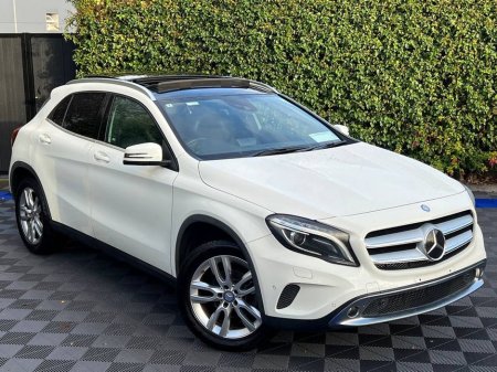 2015 Mercedes-Benz GLA Class GLA180 1.6 AUTO // PANORAMIC SUNROOF // LEATHER HEATED POWERED SEATS // DUAL ZONE CLIMATE CONTROL