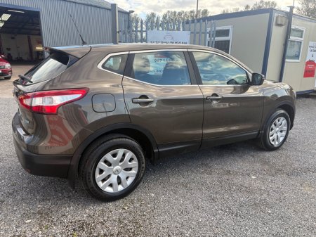 2016 Nissan Qashqai 1.5 DSL XE €8,995