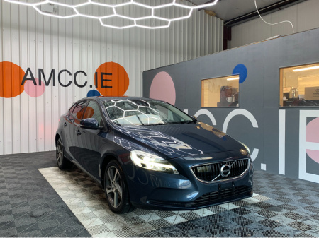 2016 Volvo V40 D4 MOMENTUM / 102k KMs / Reverse Camera, Cruise Control & More