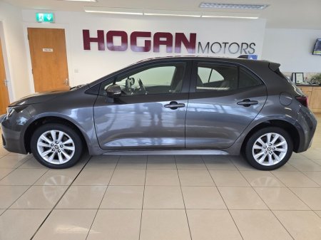 2023 Toyota Corolla Hybrid Luna H/B Automatic €25,750