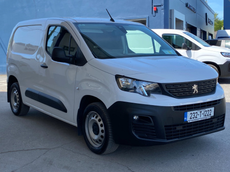 2023 Peugeot Partner  €16,992