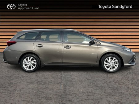 2018 Toyota Auris 1.8 HYBRID LUNA TOURING SPORT/ESTATE // AIR CON // REAR CAMERA // BLUETOOTH // TOUCHSCREEN // FULL WARRANTY €18,945