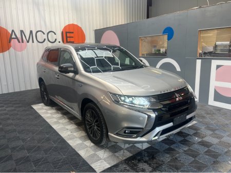 2019 Mitsubishi Outlander OUTLANDER 2.4 HYBRID / SUNROOF /  69k KMs / HEATED SEATS & WHEEL  , REVERSE CAMERA , ADAPTIVE CRUISE & MORE
