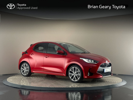 2024 Toyota Yaris HYBRID PLATINUM