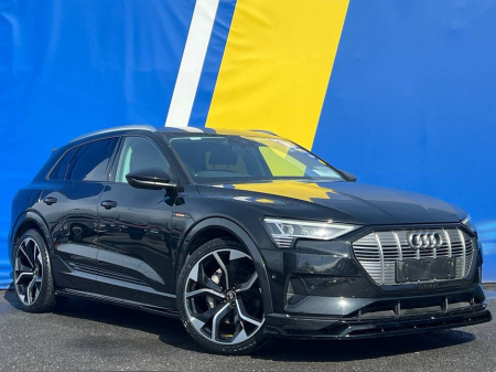 2020 Audi e-tron 50 QUATTRO // RS-PERFORMANCE BODYKIT // LEATHER HEATED SEATS // FULL SERVICE HISTORY €26,950
