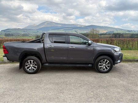 2020 Toyota Hilux 2.4 SR5 DOUBLE CAB