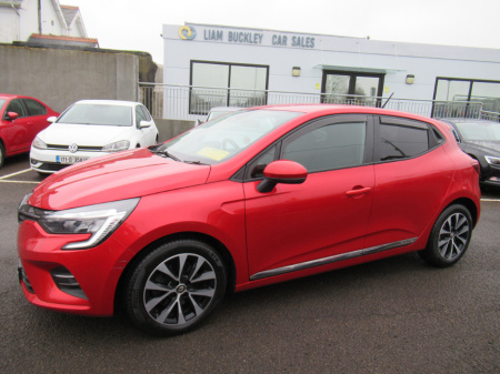 2021 Renault Clio ICONIC DCI €17,940