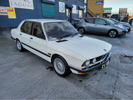 1982 BMW 5 Series 528I  STUNNING EXAMPLE LOW MILEAGE REAL AUTHENTIC CAR// ONLY 68000 MILES// FOLDER FULL OF HISTORY// SUNROOF//