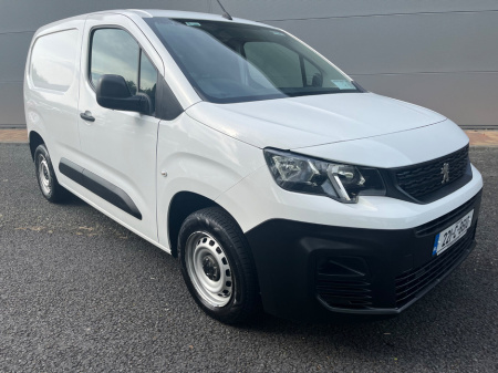 2022 Peugeot Partner  €17,900