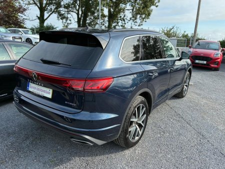 2024 Volkswagen Touareg V6 ELEGANCE TSI PHEV 14.3 kWh Auto (PAN ROOF) €74,950