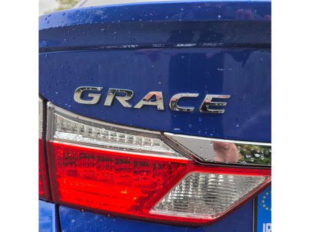 2018 Honda Grace DAA-GM4 €15,950