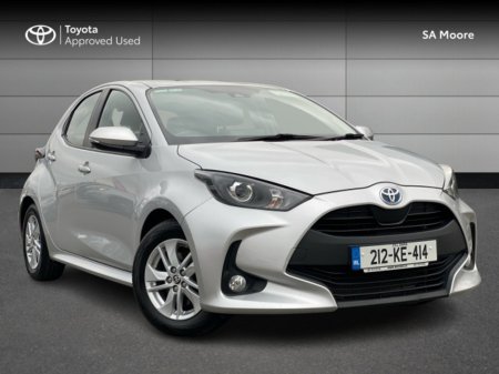 2021 Toyota Yaris HYBRID LUNA