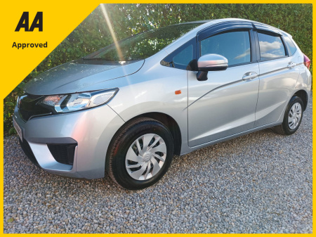 2016 Honda Jazz 1.3 AUTOMATIC NOT HYRBRID 13,127kms 4 NEW TYRES NEW NCT 6 MONTHS ROAD TAX PRIVACY GLASS WIND DEFLECTORS REVERSE CAMERA LARGE TOUCH SCREEN MULTIMEDIA SYSTEM STOP START TECHNOLOGY €13,949
