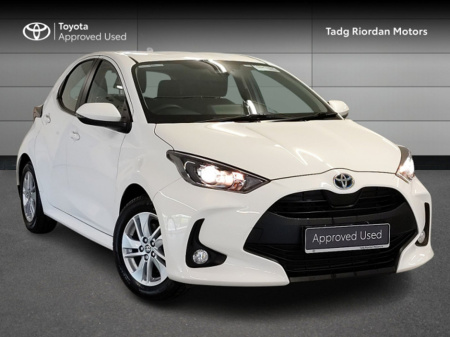2022 Toyota Yaris HYBRID LUNA