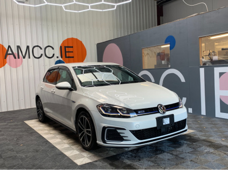 2018 Volkswagen Golf GTE AUTOMATIC / 69k KMs / Adaptive Cruise, Reverse Camera & More