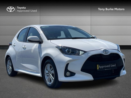 2024 Toyota Yaris Luna - 1.5 Petrol - Manual - Save EUR 3,000 - 2 Free Services Included - 1 Owner - EUR 200 Road Tax // Front Electric Windows // Rear Electric Windows // Electric Mirrors // Apple Carplay // Android A €23,740