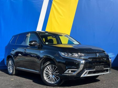 2019 Mitsubishi Outlander 4WD 2.4 PLUG-IN HYBRID AUTO // HEATED SEATS // 18