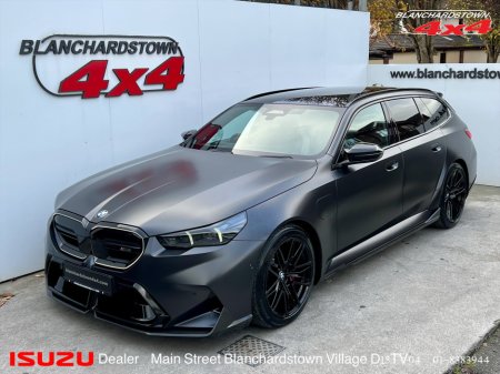 2025 BMW M5 PERFORMANCE PACK