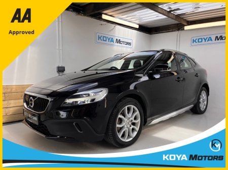 2018 Volvo V40 2.0 D4 CROSS COUNTRY SE LUXURY DIESEL 190 BHP AUTOMATIC // FULL LEATHER ELECTRIC SEATS // REVERSING CAMERA // CRUISE CONTROL // LANE ASSIST // FULL HARMAN KARDON SURROUND SOUND SYSTEM // TOP SPEC
