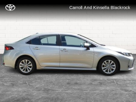2025 Toyota Corolla Hybrid Luna Saloon €31,950