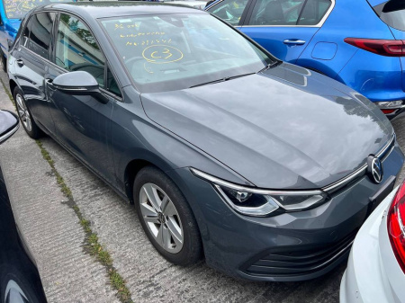 2021 Volkswagen Golf LIFE 1.0 TSI AUTO // FULL SERVICE HISTORY // HEADS-UP DISPLAY // INDEPENDENT BACKSEAT CLIMATE CONTROL €24,400