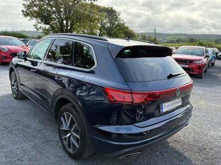 2024 Volkswagen Touareg V6 ELEGANCE TSI PHEV 14.3 kWh Auto (PAN ROOF) €74,950