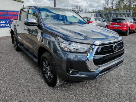 2025 Toyota Hilux INVINCIBLE X MHEV 4