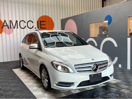 2014 Mercedes-Benz B Class AUTOMATIC B180 / 77k KMs / Heated Leather, Reverse Camera & More