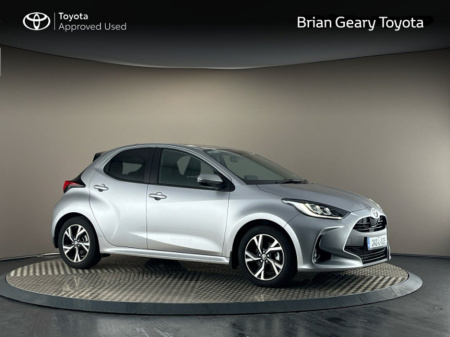 2024 Toyota Yaris HYBRID LUNA SPORT