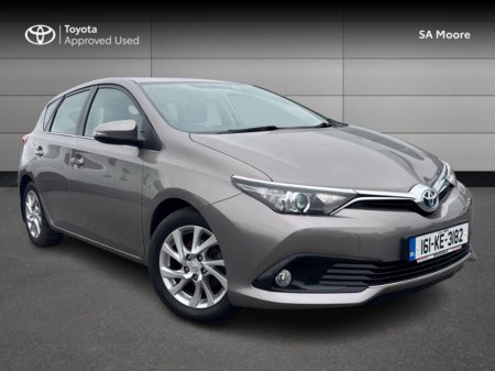 2016 Toyota Auris HYBRID LUNA €15,495