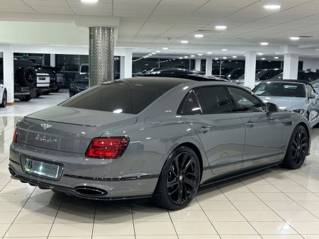 2025 Bentley Flying Spur 4.0 V8 SPEED FIRST EDITION HYBRID NEW MODEL (771 BHP)=ONLY 4000 MILES//BENTLEY WARRANTY UNTIL 2028//HUGE SPEC=CARBON PACK//TAILORED FINANCE PACKAGES A €289,995