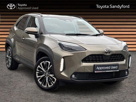 2024 Toyota Yaris Cross TOP SPEC SOL AUTO // REAR CAMERA & PARK ASSIST // APPLE CARPLAY/ANDROID AUTO // HEATED HALF LEATHER SEATS // FULL WARRANTY