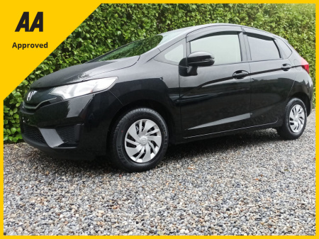 2015 Honda Jazz 1.3 AUTOMATIC NOT HYBRID AIR CONDITIONING REVERSE CAMERA LARGE TOUCH SCREEN  MULTI MEDIA SYSTEM PRIVACY GLASS WIND DEFLECTORS KEYLESS ENTRY FACTORY IMMOBILISER  2 YEARS NCT 6 MONTHS ROAD TAX
