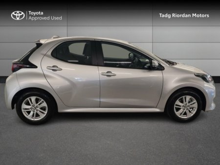 2025 Toyota Yaris HYBRID LUNA €26,950