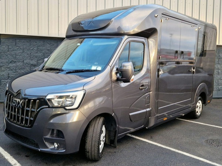 2024 Renault Master STX - HORSEBOX