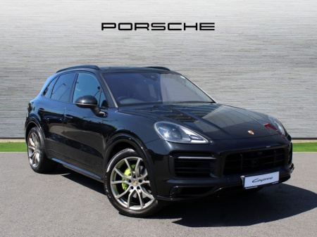 2022 Porsche Cayenne E-Hybrid €82,000