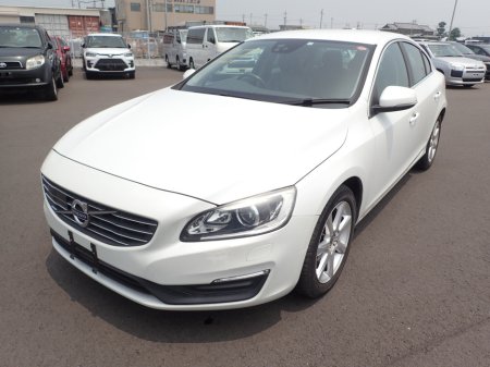 2016 Volvo S60 2.0D4 SE LUXURY EDITION 4DR SALOON AUTOMATIC // 1 OWNER WITH ONLY