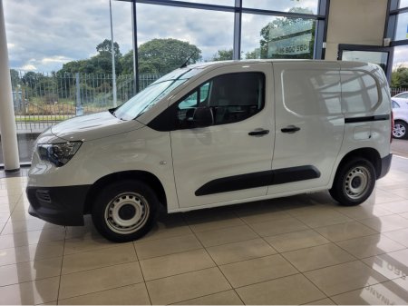 2024 Opel Combo KOMF L1H1-1.5 100PS D 3DR €13,950