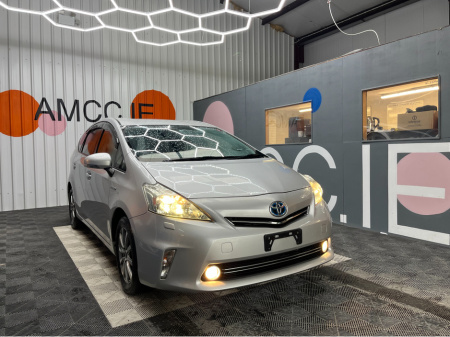 2013 Toyota Prius Alpha 1.8 HYRBID / 107k KMs