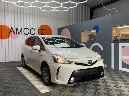 2016 Toyota Prius Alpha 1.8 HYBRID / 111k KMs / Reverse Camera, Cruise Control & More