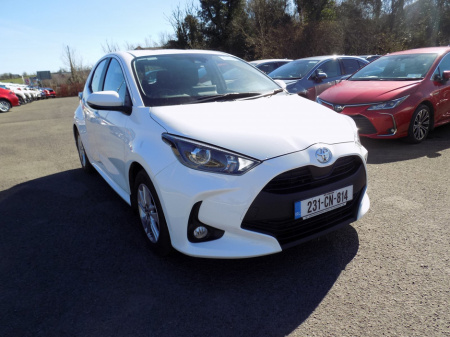 2023 Toyota Yaris 1.5 LUNA 4DR €23,450