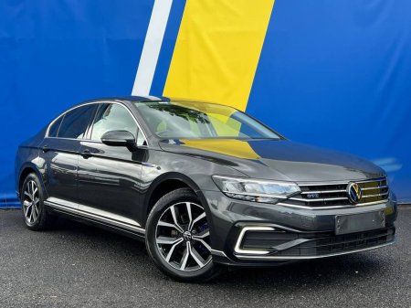 2022 Volkswagen Passat GTE 1.4 TSI PLUG-IN HYBRID // LEATHER HEATED SEATS // PARKING SENSORS // APPLE CARPLAY/ANDROID AUTO