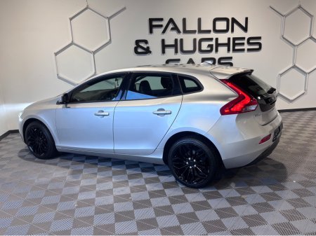 2017 Volvo V40 D2 MOMENTUM // DIESEL // MANUAL // UPGRADED ALLOYS €11,950