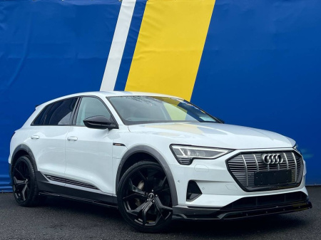2022 Audi e-tron 50 QUATTRO // VERY LOW MILEAGE - 12, 000 MILES // RS-PERFORMANCE BODYKIT // DIGITAL CLUSTER // AUDI DRIVE SELECT €33,900