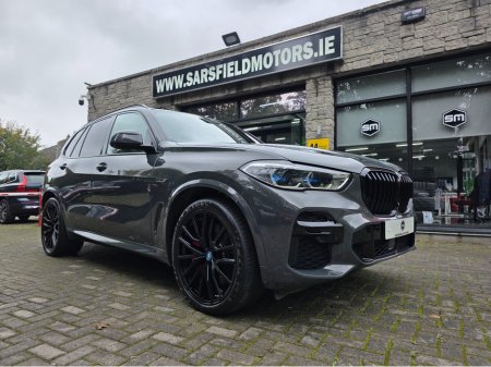 2023 BMW X5 XDRIVE45E M SPORT. DRAVIT GREY. SKY LOUNGE. TECH PACK. PRO PACK. COMFORT PACK.SIMI.AA APPROVED.